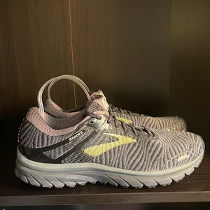 Brooks  size 11